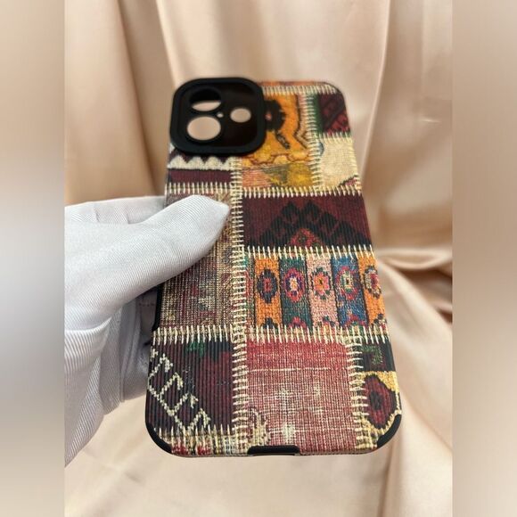 Patterned IPhone 16 plus Case - Picture 4 of 5